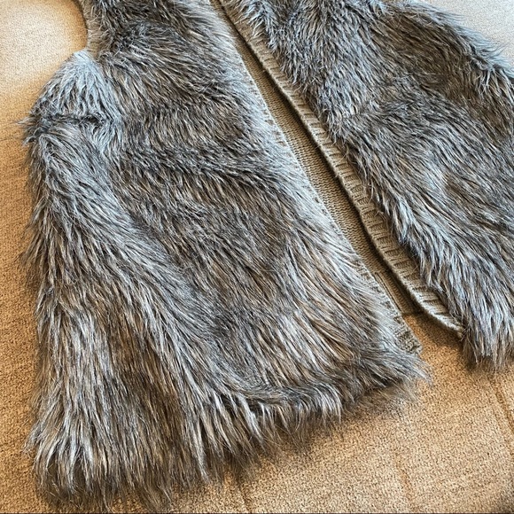 Xhiliration - Gray Fur Vest. Excellent condition. Size Large. - Picture 5 of 5